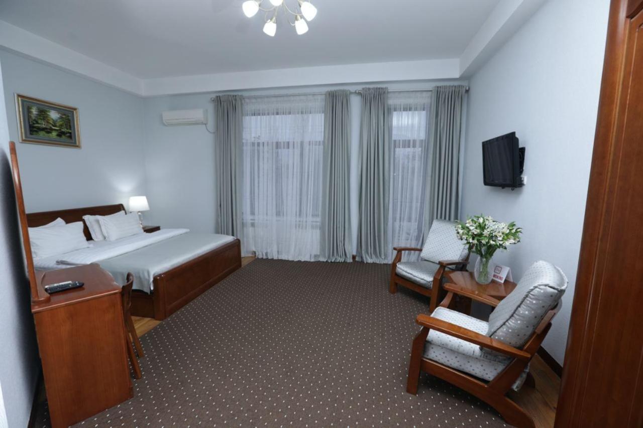 Khujand Grand Hotel Buitenkant foto