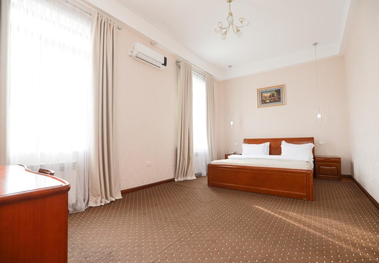 Khujand Grand Hotel Buitenkant foto